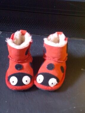 Emu Lady Bug Ugg Boots 100% Merino Wool Sherling Suede Moccasins Baby 6-12 M